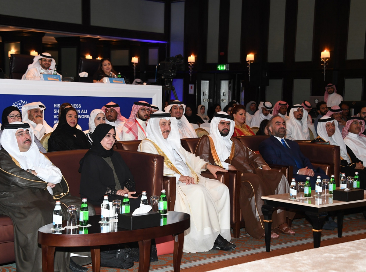  سموه شهد جلسات تقييم أفضل مشروع تطوعي في البحرين .. سمو الشيخ عيسى بن على ينوه بالكفاءات الوطنية في مجال التطوع