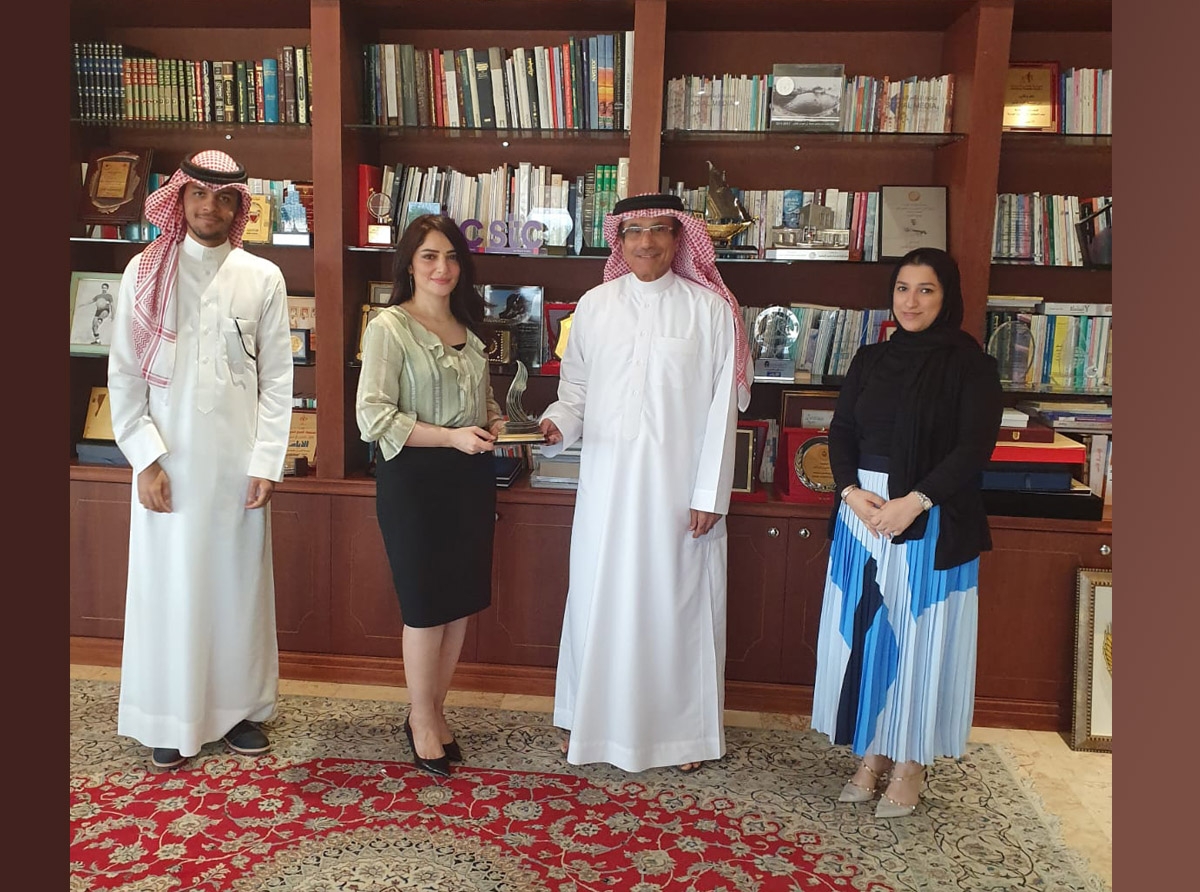  الكلمة الطيبة تسلم درع شكر وتقدير للسيد نجيب الحمر رئيس مجلس إدارة صحيفة الأيام